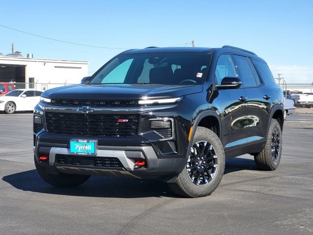 2026 Chevrolet Traverse Z71 in Mosaic Black Metallic — front three-quarter view