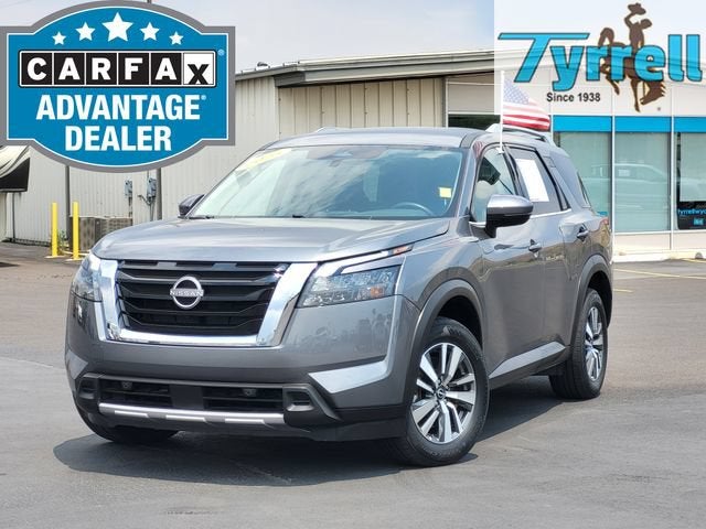 2025 Nissan Pathfinder SL in Gun Metallic — front three-quarter view